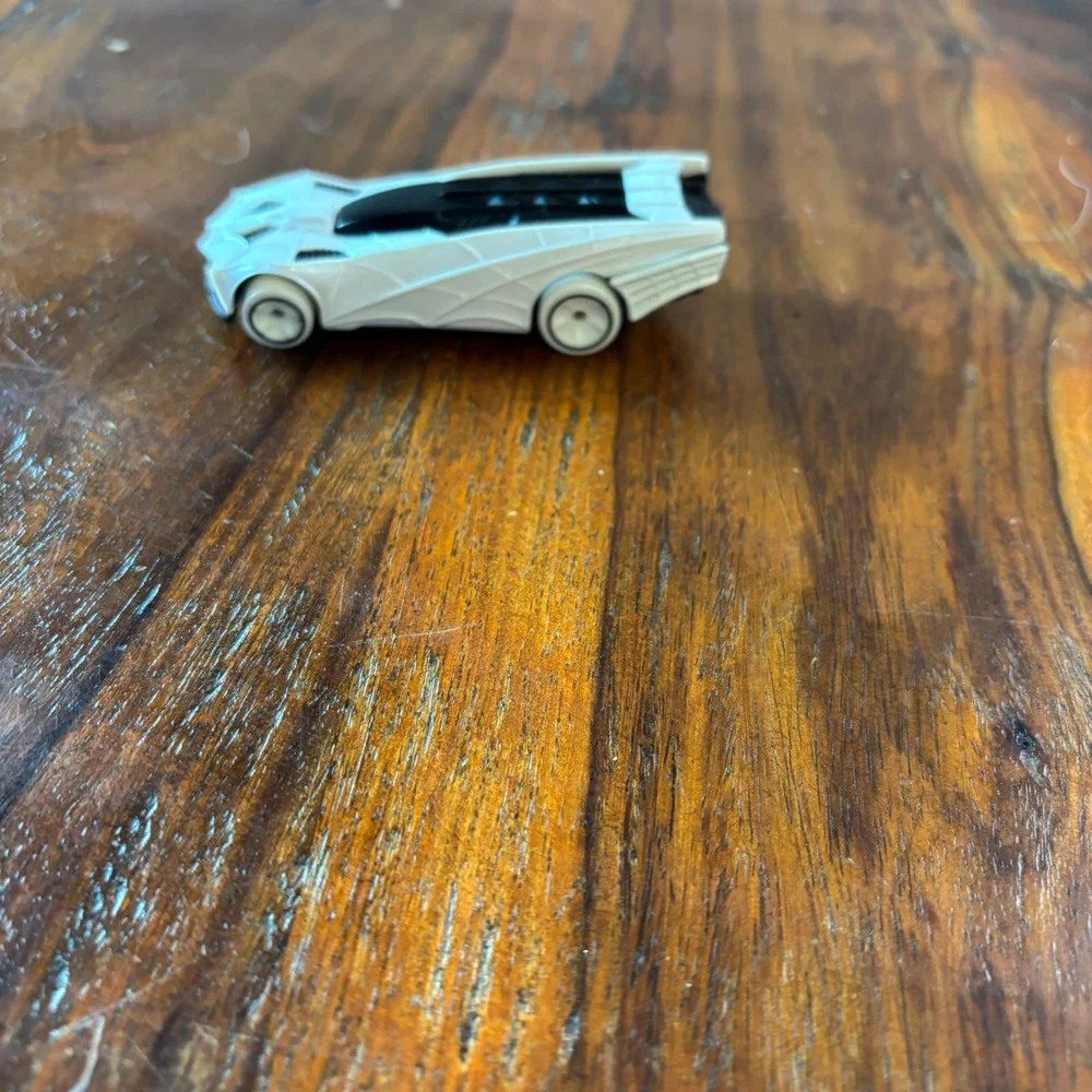 Hot Wheels Marvel Spider-Gwen Character Car White Black Ghost-Spider FDM61 2017